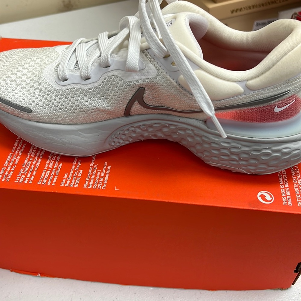 Brand new Nike Zoomx Invincible run FK.